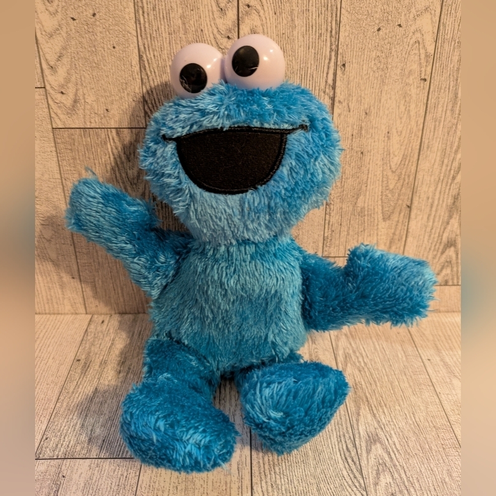 Hasbro Blue Furry Monster Plush Sesame St  Talks - Picture 2 of 5